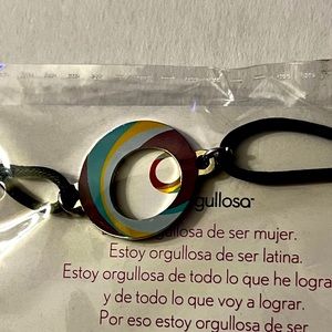 ⭐️ NWT Orgullosa (Bracelet) para una mujer con la falda bien puesta one size